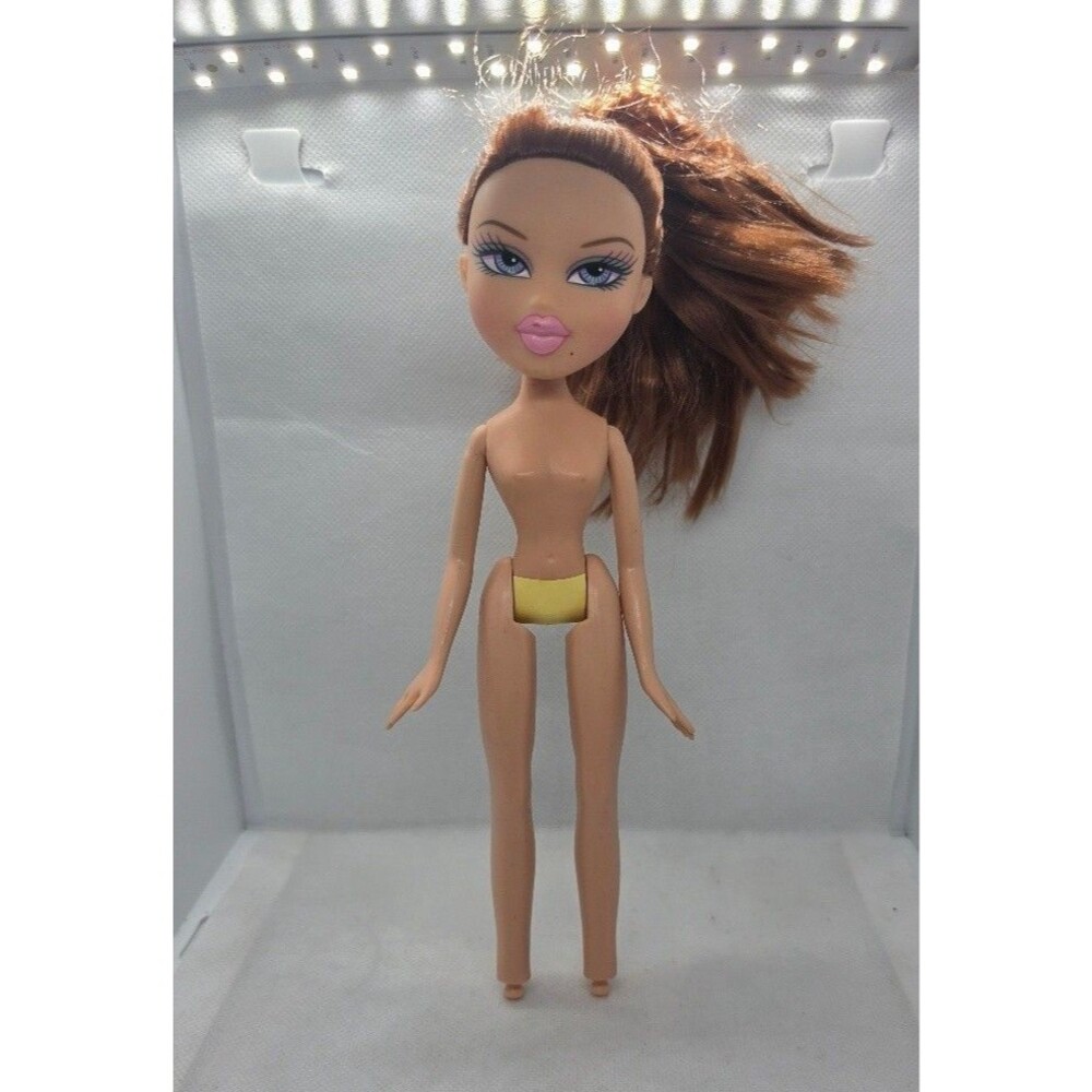 Bratz Bratz Play Sportz Soccer Roxxi Fashion Doll REPRO Nude 10"